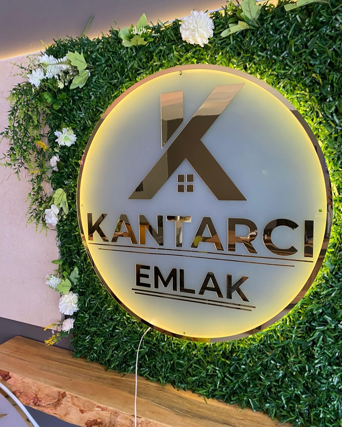 Custom  Acrylic Logo Sign-white and gold