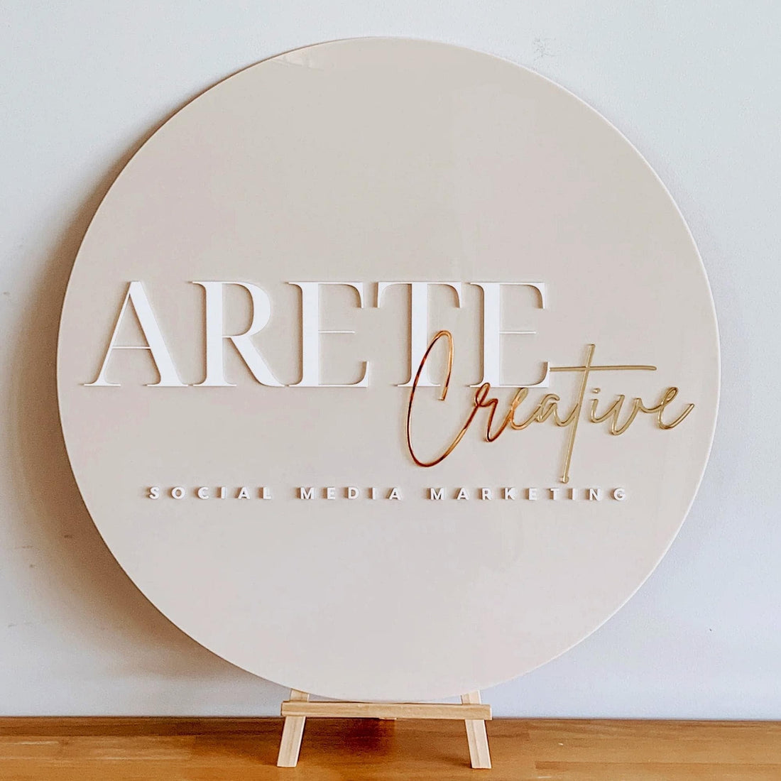 “Custom Round Acrylic Logo Sign – Elegant Personalized Business Sign with 3D Lettering for Salon, Studio, or Boutique”